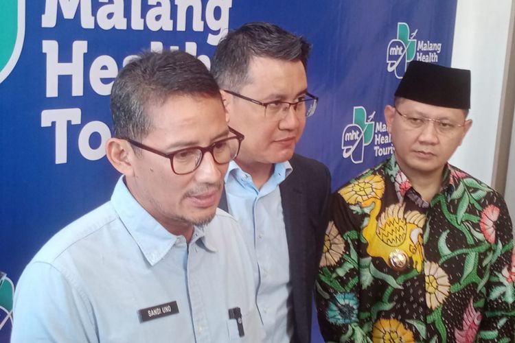 Menteri Pariwisata dan Ekonomi Kreatif (Menparekraf), Sandiaga Uno saat diwawancarai awak media usai meresmikan Malang Health Tourism di Hotel Grand Mercure, Kota Malang pada Minggu (16/4/2023).