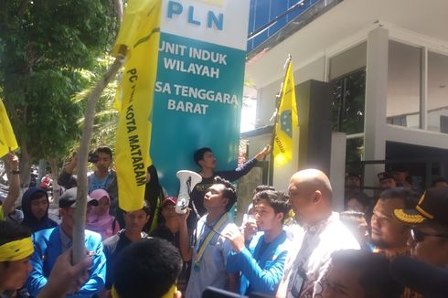 Demo Pemadaman Listrik PLN, Mahasiswa Adu Jotos dengan Polisi, 1 Orang Terluka