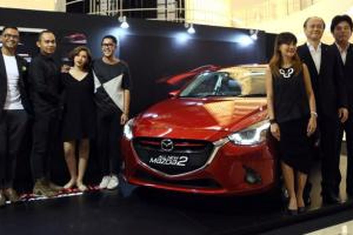 Mazda kembali menyokong kegiatan Jakarta Fashion Week 2016.