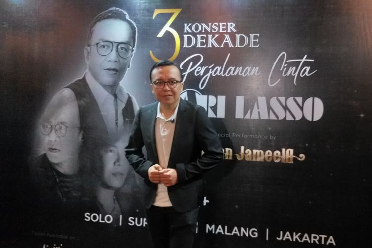 Penyanyi Ari Lasso saat konferensi pers pengumuman konsernya yang bertajuk 3 Dekade Perjalanan Cinta Ari Lasso, di kawasan SCBD, Jakarta Selatan (8/5/2203).