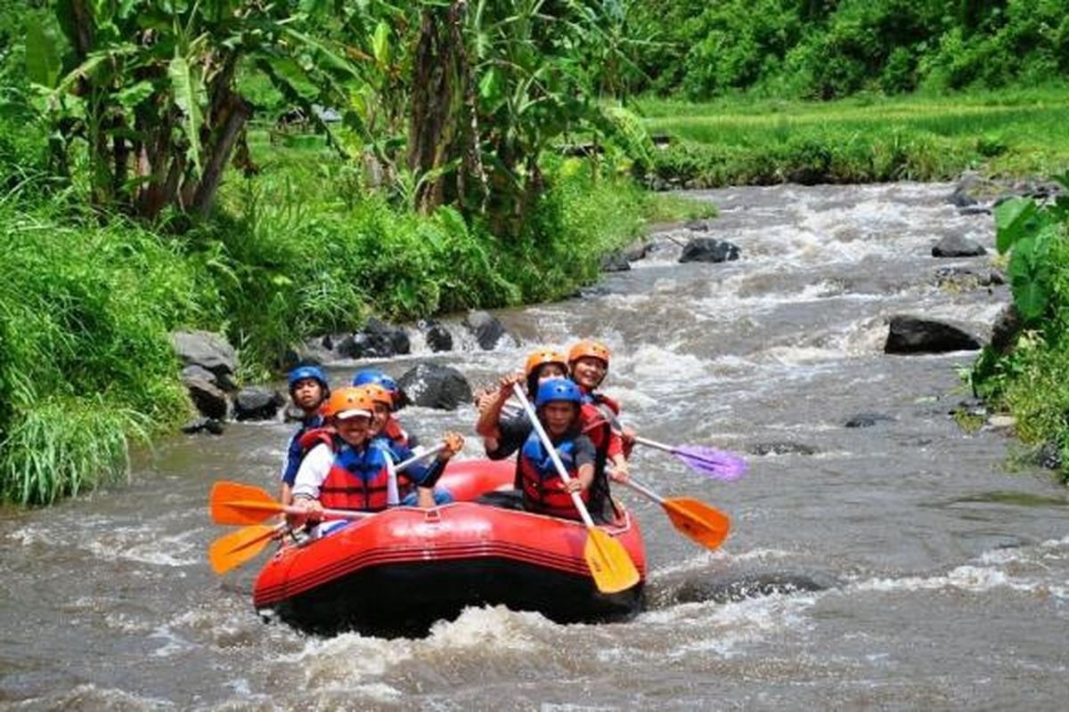 Rafting di Sungai Badeng, Banyuwangi