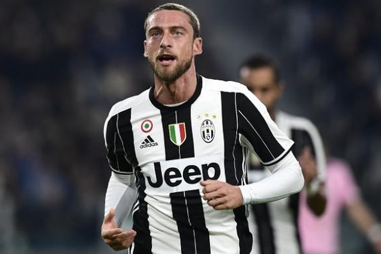 Gelandang Juventus, Claudio Marchisio, melakukan selebrasi setelah membobol gawang Palermo dalam laga Serie A, di Stadion Juventus, Jumat (17/2/2017) waktu setempat.