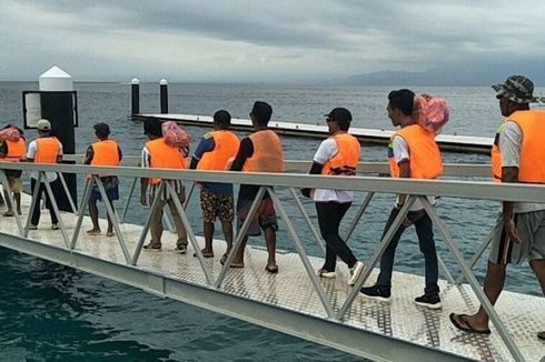 Jembatan Penghubung Dermaga di Pelabuhan Nusa Penida Bali Selesai Dibangun Lagi