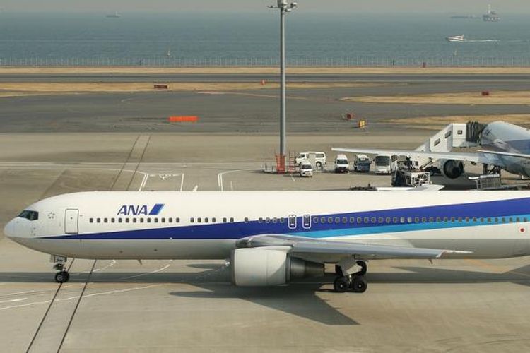 Pesawat ANA Kembali ke Bandara Tokyo Usai Penumpang Gigit Pramugari