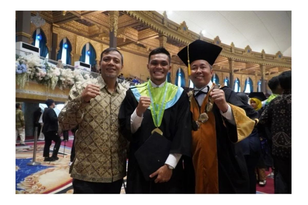 Rachmat Irianto atau Ryan, pemain Persib yang berhasil lulus S1 dan dapat beasiswa S2 Unesa