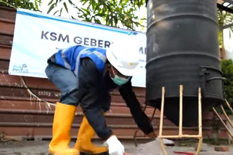 Ubah Sampah Jadi Berkah, Warga Cilegon Ciptakan Tungku Antipolusi yang Bisa Hasilkan Pupuk dan 