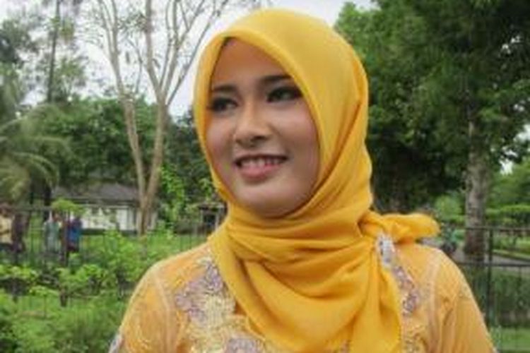 Citra Wahidatul Jannah (21), asal Purworejo Jawa Tengah, pemenang Ratu Jamu Gendong Indonesia 2014.