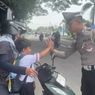 Tilang Pelanggar Lalu Lintas, Polisi: Adek Bilangin Mamah Jangan Lawan Arah...
