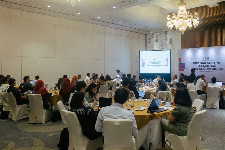 Kegiatan Focus Group Discussion (FGD) yang digelar oleh Asosiasi E-Commerce Indonesia di Jakarta, Senin (25/9/2023).