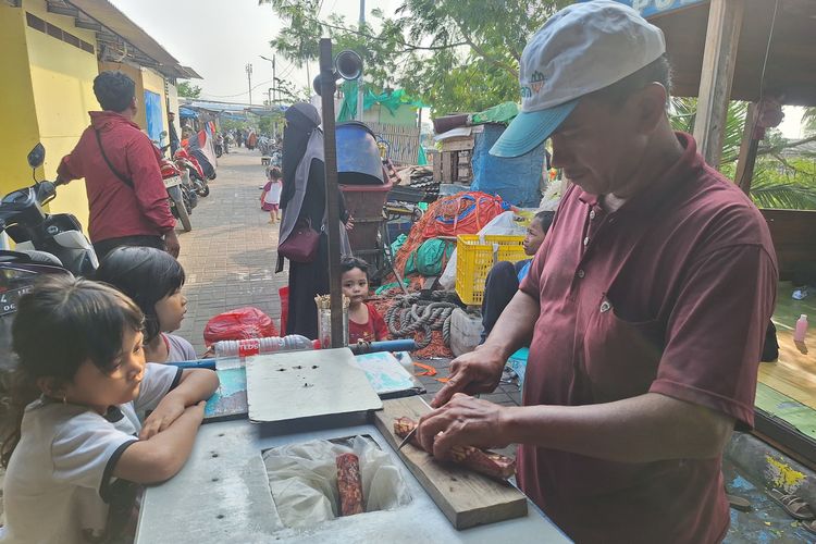 Di Balik Bungkus Warna-warni, Tersimpan Sejarah Panjang Es Kado Legendaris