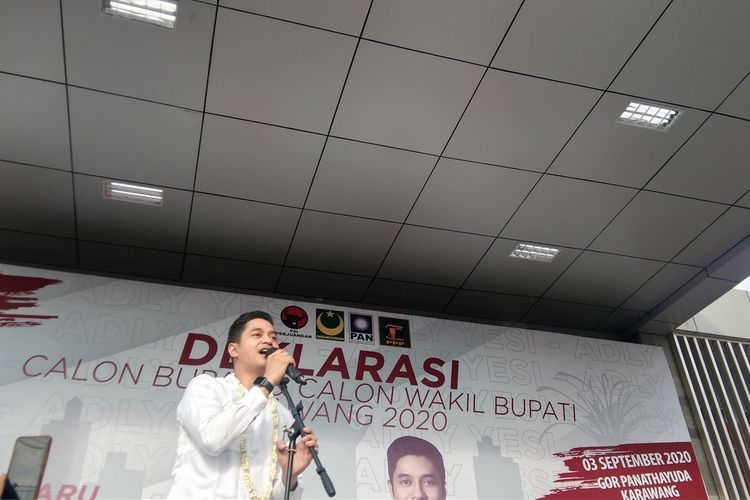 Adly Fairuz saat deklarasi di Gor Panatayudha Karawang, Kamis (3/9/2020).