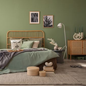 Ilustrasi kamar tidur dengan warna sage green. 