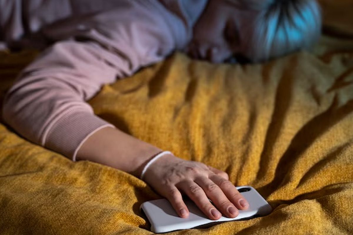apa risiko tidur dekat hp?