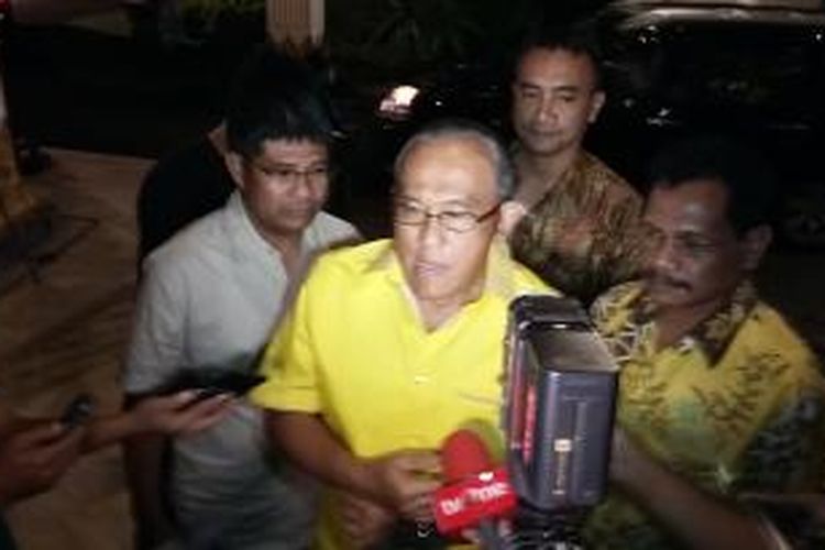 Ketua Umum Partai Golkar hasil Munas Bali, Aburizal Bakrie, saat ditemui di Hotel Sultan, Jakarta, Selasa (2/6/2015).