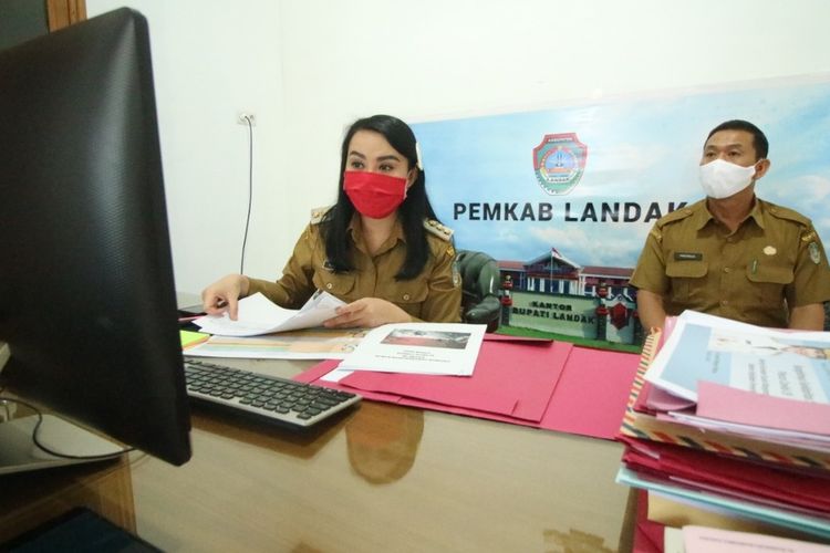 Bupati Kabupaten Landak, Kalimantan Barat, Karolin Margret Natasa