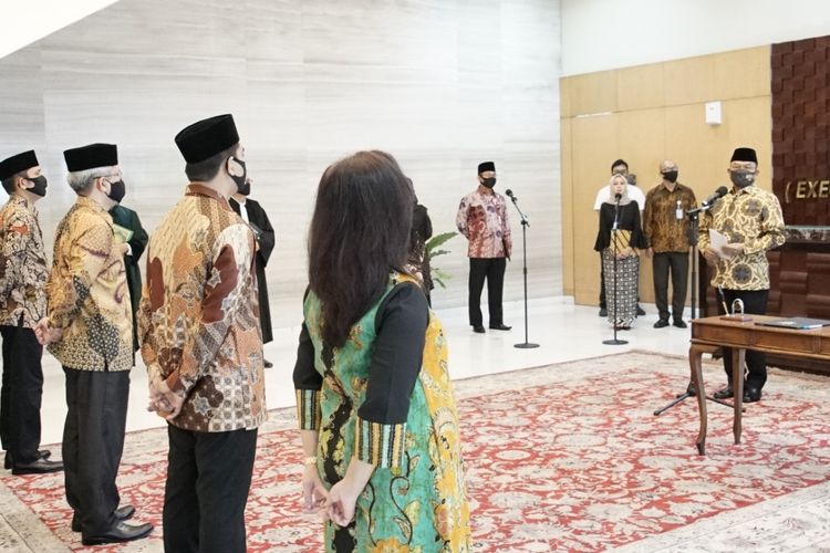 Kepala Staf Kepresidenan Moeldoko melantik lima deputi Kantor Staf Presiden di Gedung Bina Graha, Kompleks Istana Kepresidenan, Jakarta, Senin (22/6/2020).