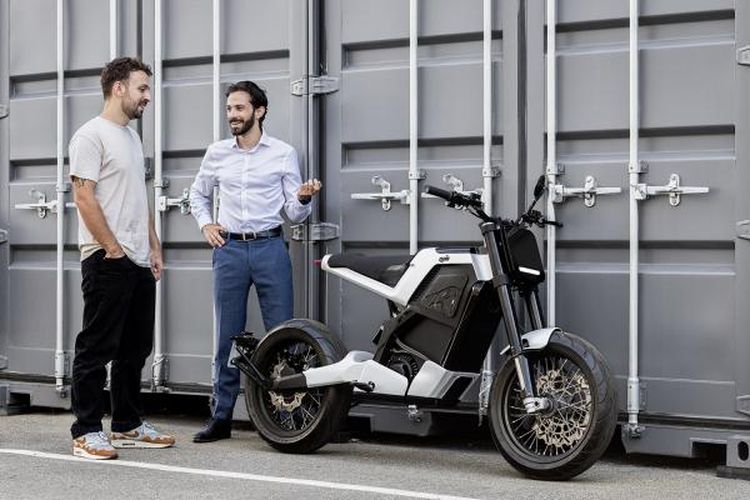Motor listrik Concept-E hasil kerja sama Peugeot Motorcycles dengan DAB Motors