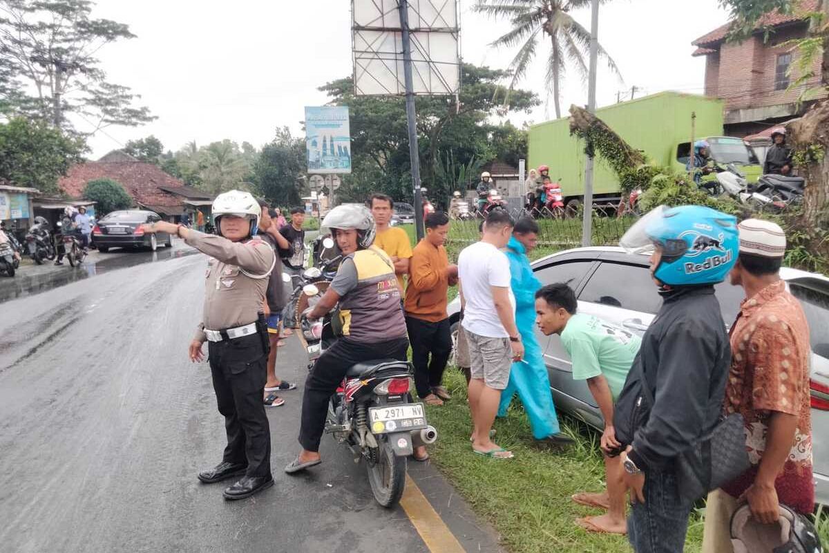 Sedang Dikejar Warga, Mobil Komplotan Pencuri Kambing Kecelakaan di Banten