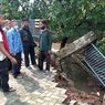 Pagar Pembatas antara Kali Cantiga Tangerang dan Permukiman Warga Roboh, Pohon Ikut Tumbang