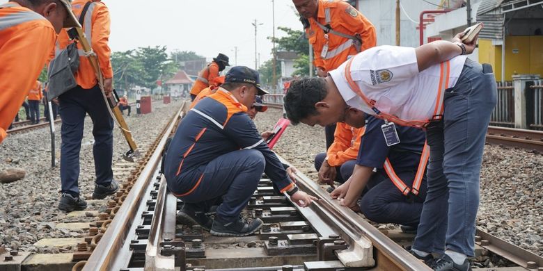 Tepergok Petugas, Berikut Kronologi Penangkapan Pencuri Rel Kereta Api di  Serang Halaman all - Kompas.com