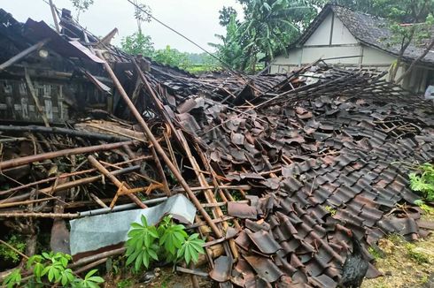 Hujan Deras dan Angin Kencang Landa Ngawi, Sebuah Rumah Rusak