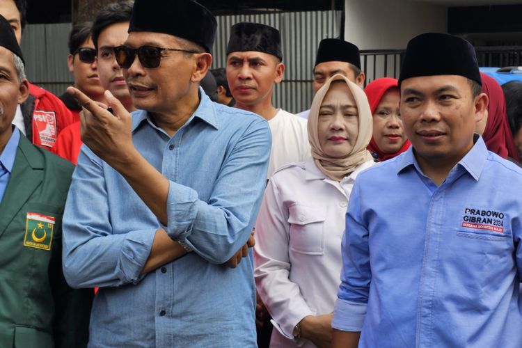 Mantan Pj Wali Kota Malang, Wahyu Hidayat bersama Ali Muthohirin dari Partai PSI memantapkan diri mendaftar Pilkada Kota Malang 2024 ke Kantor KPU Kota Malang, Rabu (28/8/2024). 