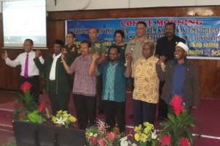 Para tokoh agama bersepakat damai terkait kisruh pembangunan rumah ibadah di Wamena. Kesepakatan damai berlangsung di Markas Polda Papua, Jayapura, pada Selasa (1/3).
