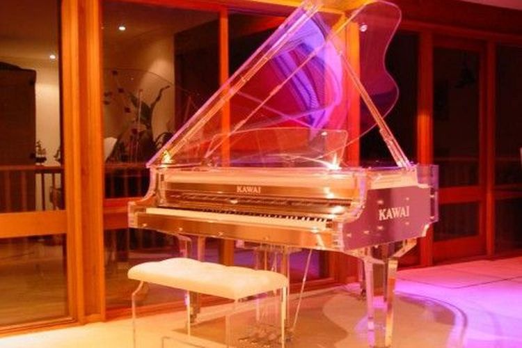 Piano Kristalm dirancang oleh Heintzman Piano, termasuk salah satu piano termahal di dunia.