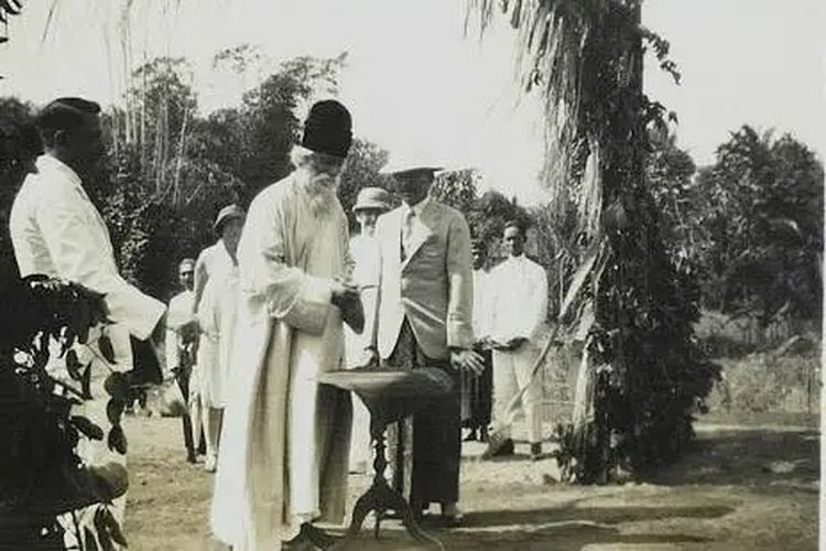 KGPAA Mangkunegara VII memberi nama sebuah ruas jalan di Kawasan Gilingan, Surakarta dengan nama Jalan Rabindranath Tagore.