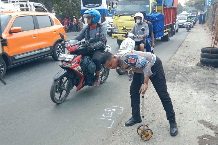 Truk Pikap Tabrak Tiang Listrik di Cileungsi Bogor, 1 Orang Tewas