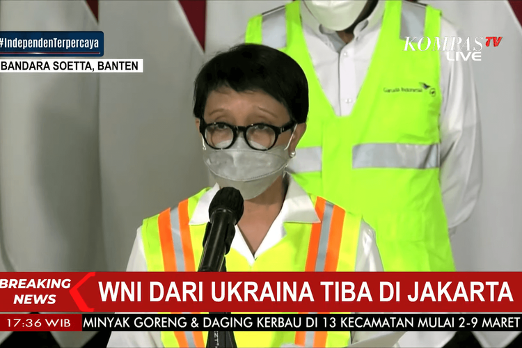 Menteri Luar Negeri Retno Marsudi dalam konferensi pers di Bandara Soekarno-Hatta, Kamis (3/3/2022).