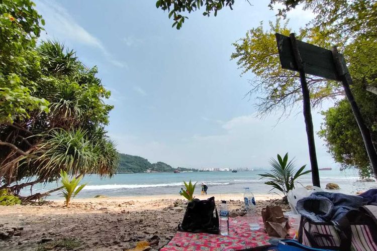 Keindahan Pulau Merak Kecil yang menjadi salah satu destinasi wisata favorit di Kota Cilegon