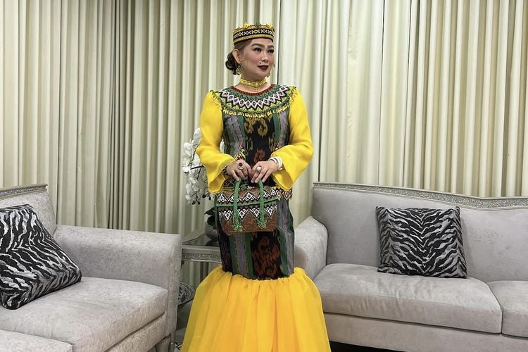 Penampilan glamor dan anti mainstream Sarifah Suraidah, istri Gubernur Kalimantan Timur.