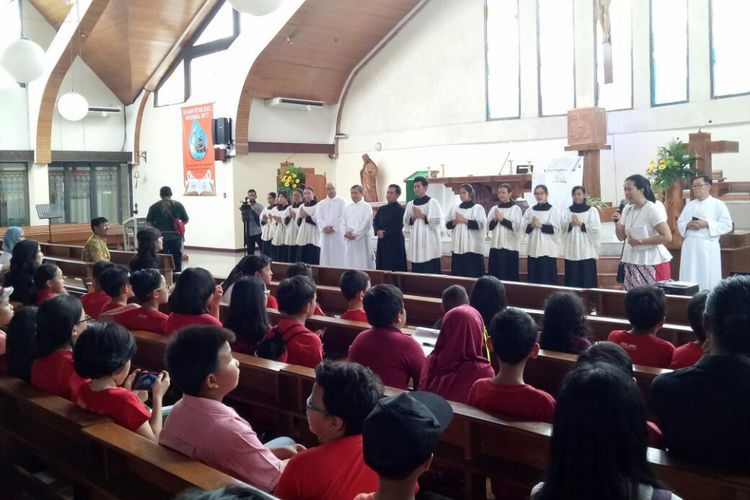 Berlandaskan slogan Beda itu Biasa, Komunitas Bhinneka yang juga bekerja sama dengan Sekolah Gemala Ananda, Sekolah Kembang, dan Ganara Art mengadakan kegiatan Wisata Rumah Ibadat (WRI) pada Sabtu (16/09/2017). 