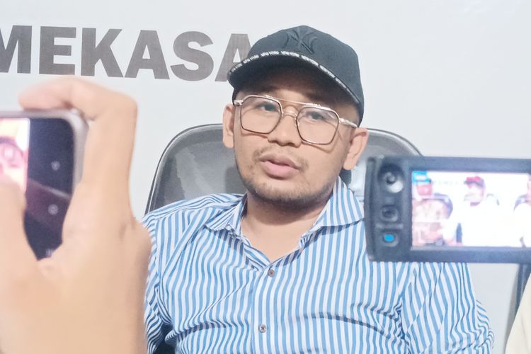 Kordinator Divisi Penanganan Pelanggaran dan Data Informasi Bawaslu Pamekasan, Suryadi menjelaskan tentang dugaan pidana Pemilu terkait bagi-bagi duit oleh Gus Miftah di Pamekasan pada Kamis (28/1/2024).