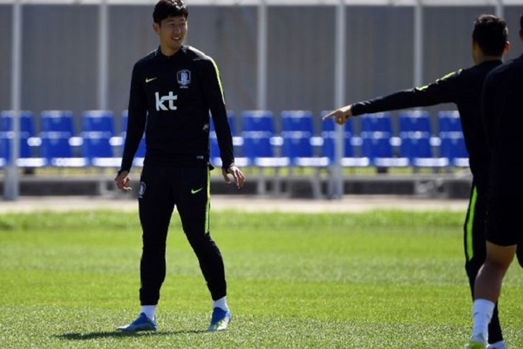 Son Heung-min menjalani latihan bersama timnas Korea Selatan di Lomonosov, 20 Juni 2018. 