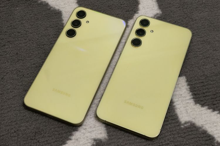 Bagian belakang Galaxy A35 (kiri) dan Galaxy A55 (kanan). Bagian punggung kedua tersebut kompak dihiasi dengan warna kuning muda mirip buah lemon yang dilapisi dengan material kaca. Ketika dilihat dari sudut tertentu, terutama ketika terpapar cahaya, cangkang ponsel ini akan menampilkan efek pantulan sinar pelangi.