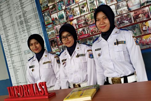 Senyum Ramah Petugas Dishub Wanita di Terminal Kampung Rambutan
