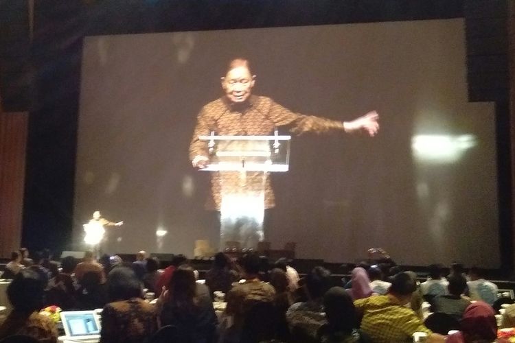 Pendiri Lippo Group, Mochtar Riady memberikan sambutan dalam acara Indonesia Digital Conference (IDC), di Jakarta, Kamis (28/11/2019).