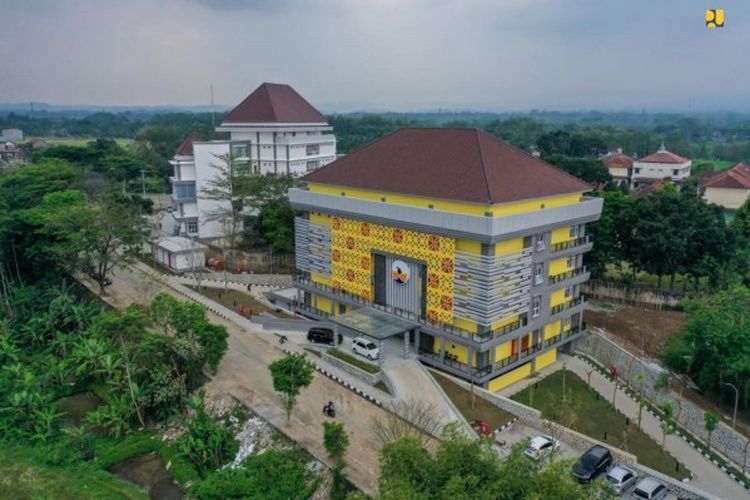 Kementerian PUPR telah menyelesaikan pembangunan Gedung Kuliah Terpadu dan Gedung Kuliah Fisipol Kampus Sidotopo Universitas Tidar di Kota Magelang, Provinsi Jawa Tengah.