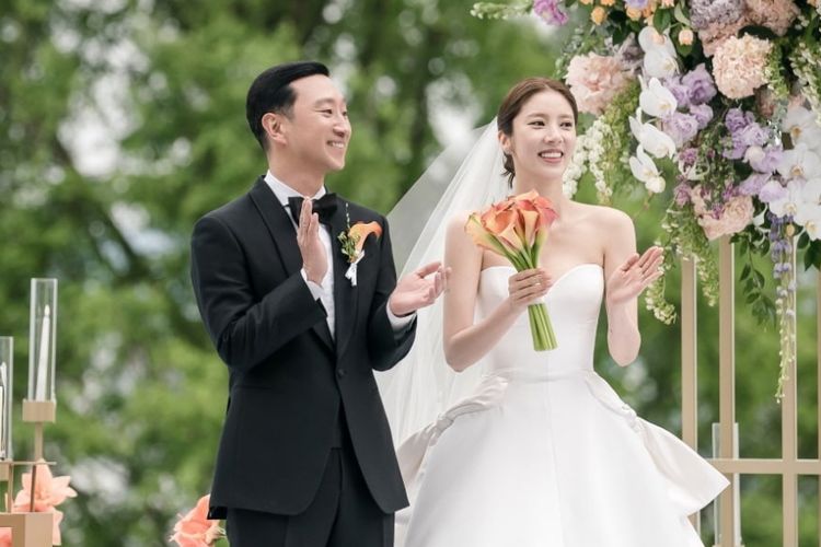 Aktris Son Dam Bi resmi menikah dengan kekasihnya, Lee Kyu Hyuk pada Jumat (13/5/2022).