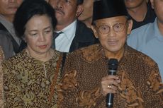 Khofifah Sebut BJ Habibie Juga Terkenal Sebagai Sosok Romantis dan Penuh Cinta