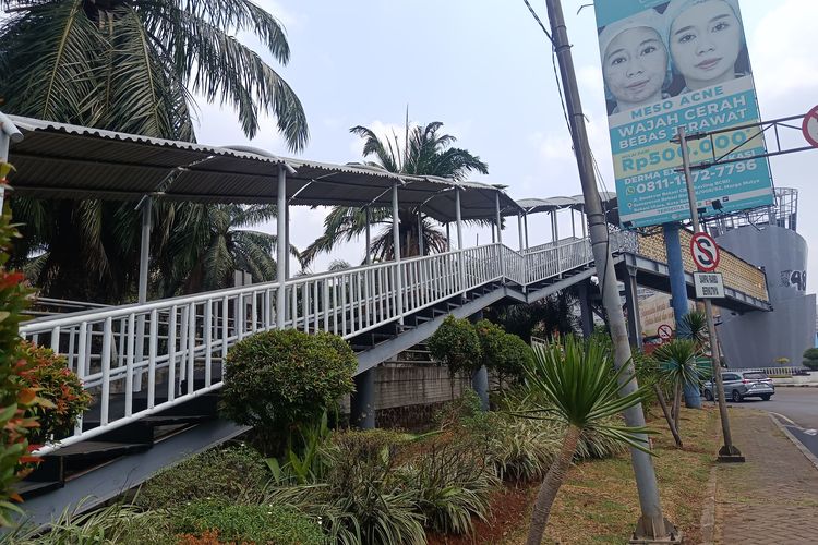 Desain JPO di Jalan Ahmad Yani Bekasi Dikeluhkan Warga, Tangga Dinilai Berbahaya