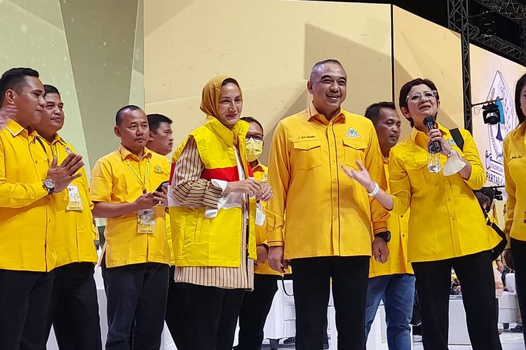 Aktris Wanda Hamidah resmi menjadi kader Partai Golkar saat ditemui di acara Konsolidasi Nasional Golkar, di Jiexpo Kemayoran, Jakarta, Kamis (20/10/2022).