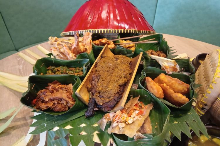 Dokumentasi Bebek Timbungan dalam sajian Megibung di restoran Bali Timbungan Sarinah.