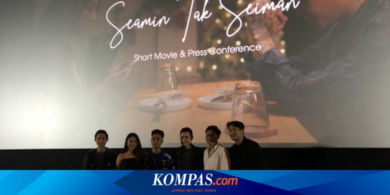 Yarim yalangoch qizlarning mini yubkadagi suratlari