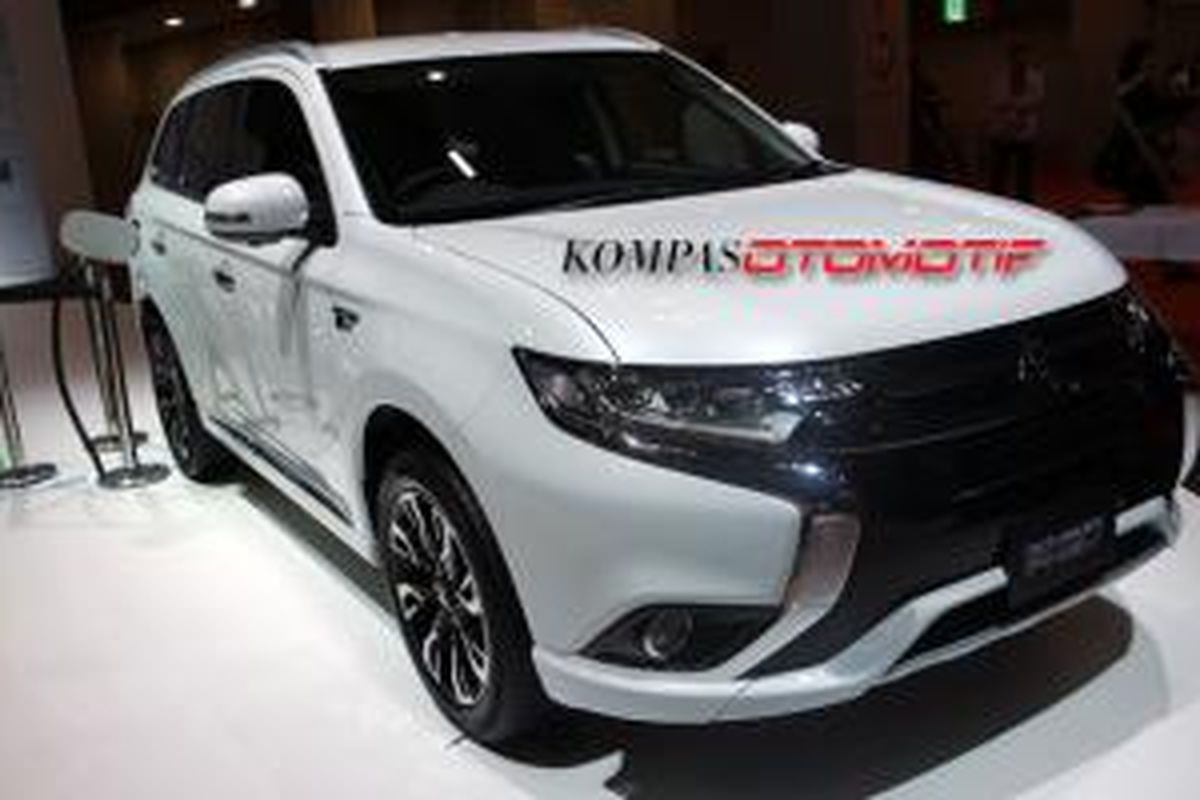 Mitsubishi Outlander PHEV di Tokyo Motor Show 2015.