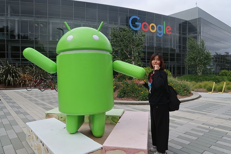 Foto di depan ikon Android Nougat di Googleplex, Mountain View, AS, Selasa (16/5/2017).