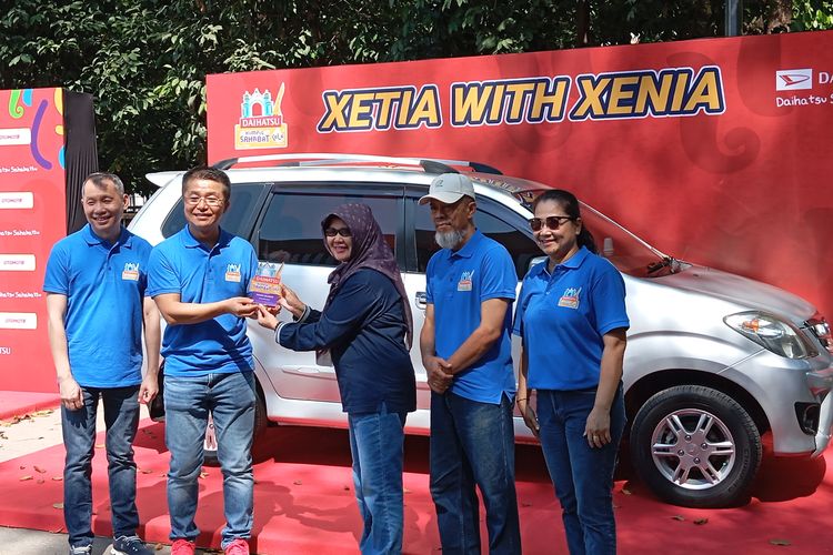 Pemenang Xetia with Xenia di Daihatsu Kumpul Sahabat Solo, Emy Indriawati.