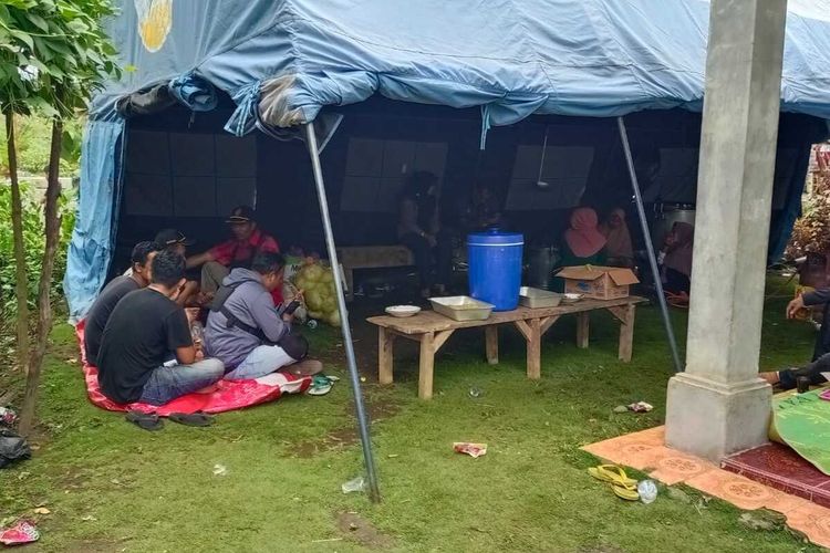 Foto dok BPBD Aceh Tengah. 80 Jiwa warga Gampong Kekunyang, Kecamatan Ketol Kabupaten Aceh Tengah mengungsi ke tenda pengungsian yang didirikan BPBD Aceh Tengah, Rabu (08/02/2023).